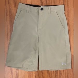 Under Armor Boys Khaki Shorts size 12